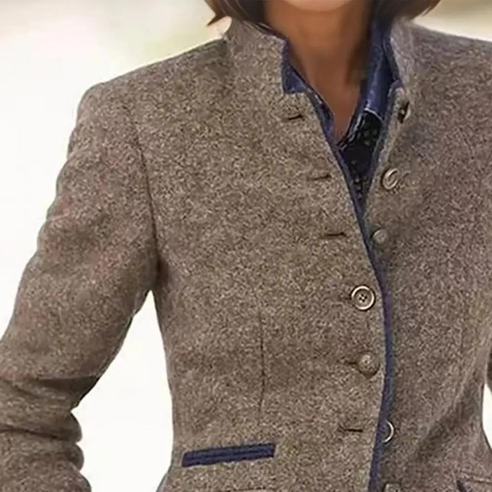 Nilja - Lässiger Blazer mit langen Ärmeln und Knöpfen