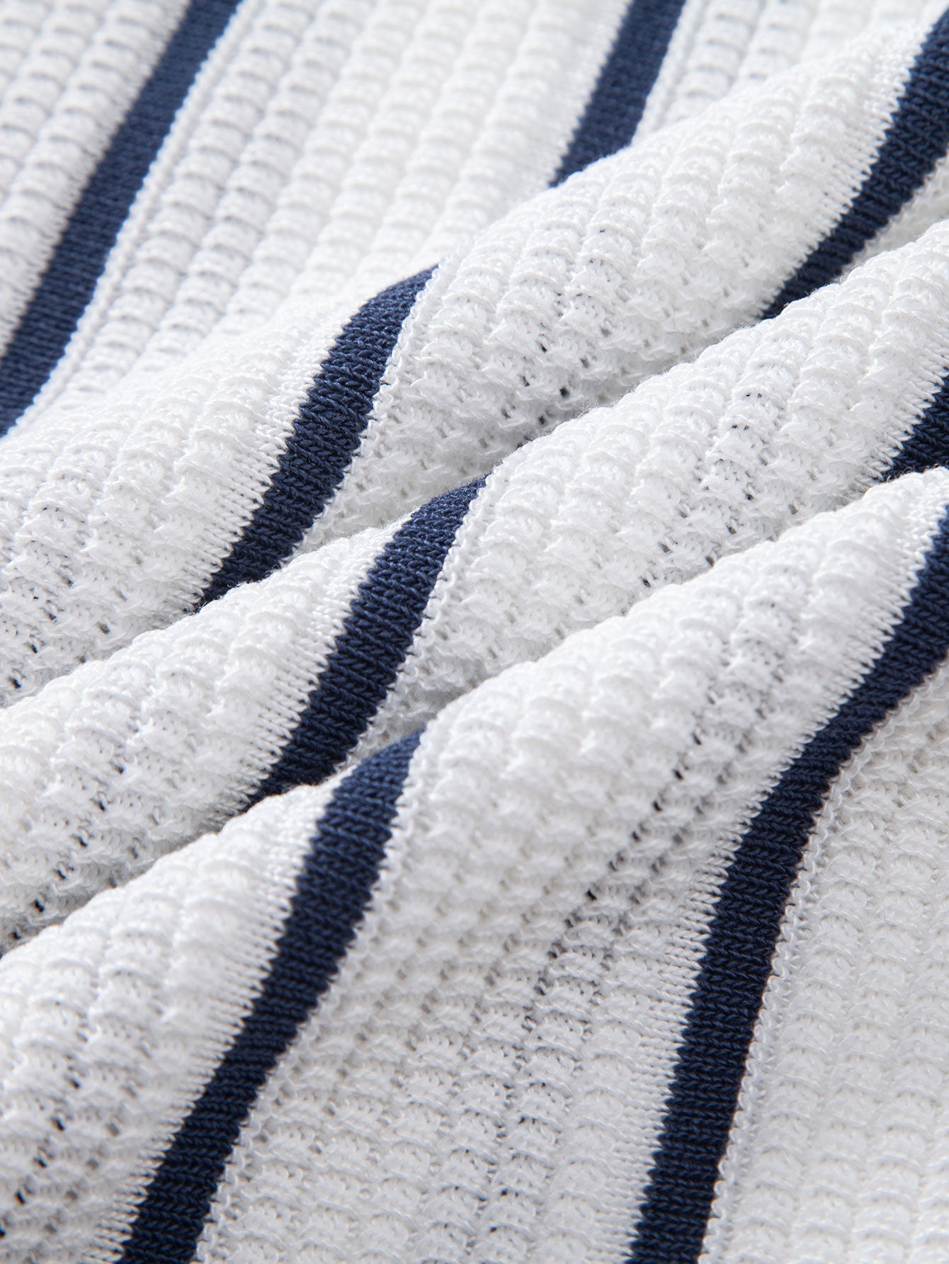 Gestreiftes Strickhemd mit Knopfverschluss