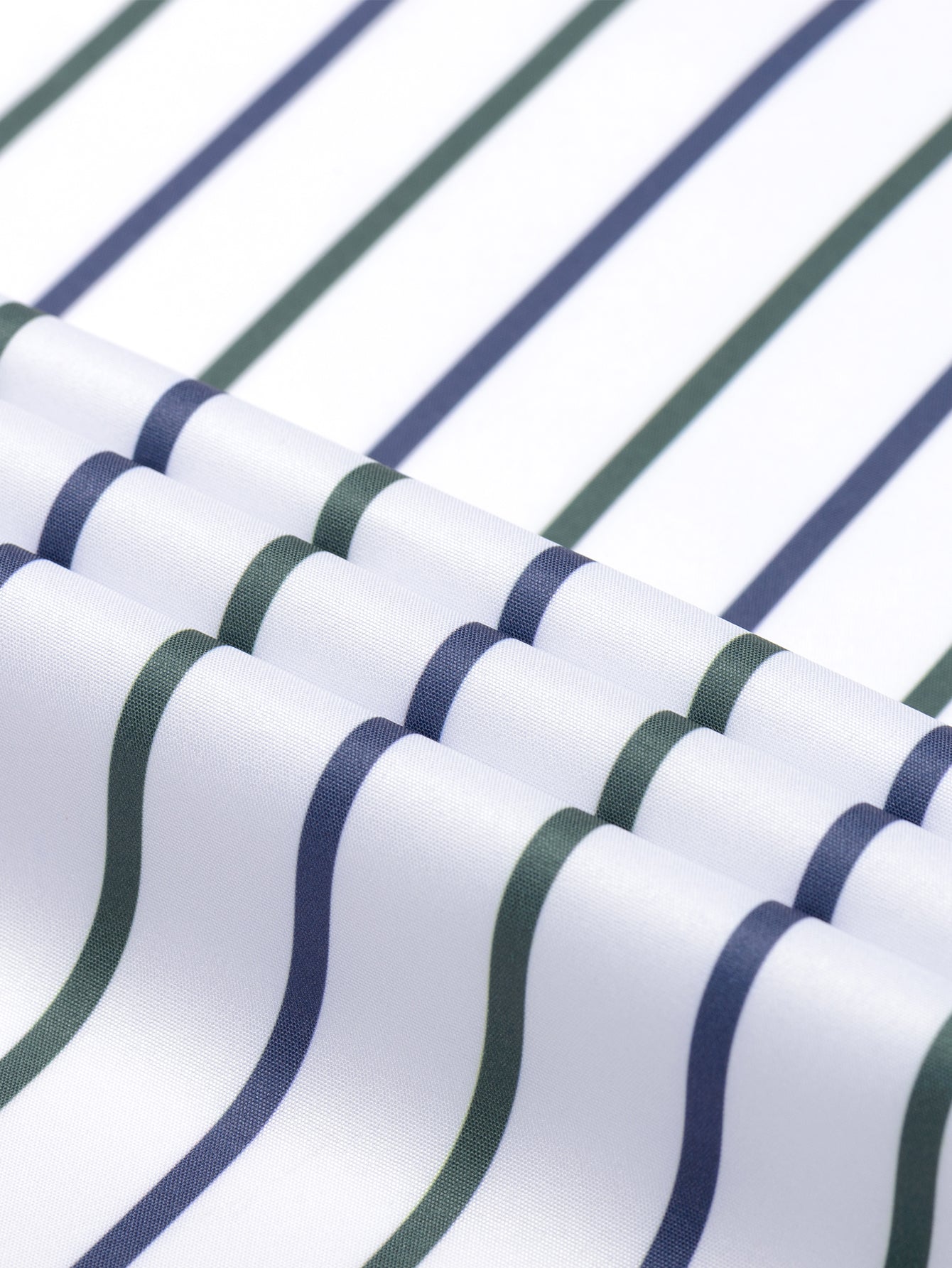 Gestreiftes Langarmhemd mit Knöpfen und schmal geschnittene Hose