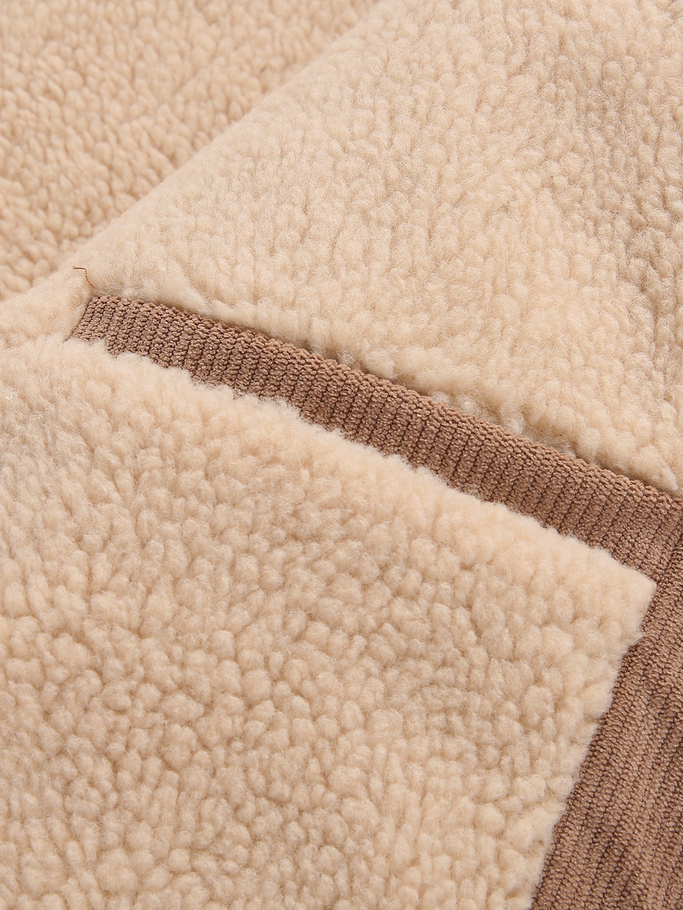 Cordjacke aus Cord mit Reißverschluss, Teddyfutter und Taschen