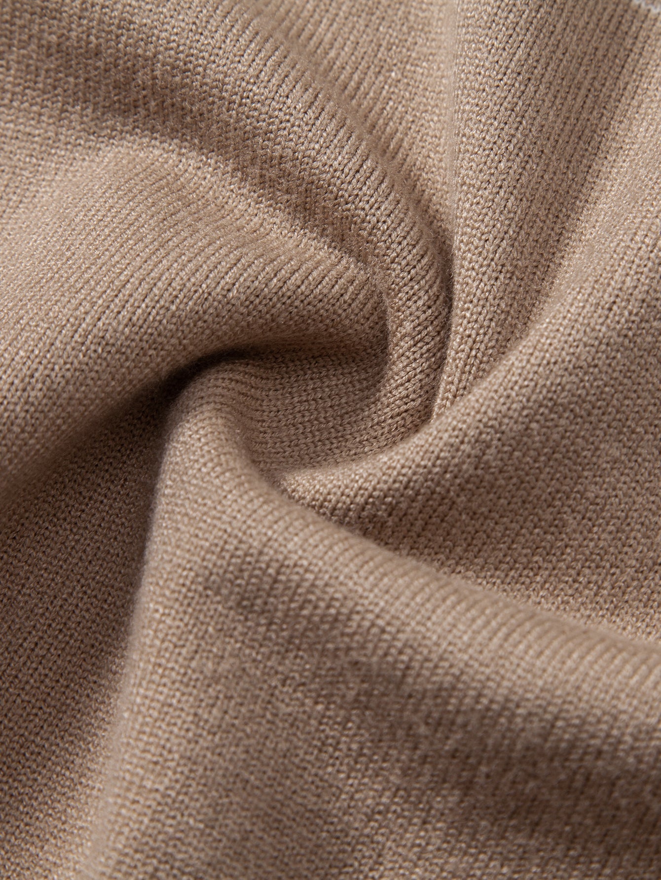 Rundhals-Pullover mit horizontalem Streifenmuster