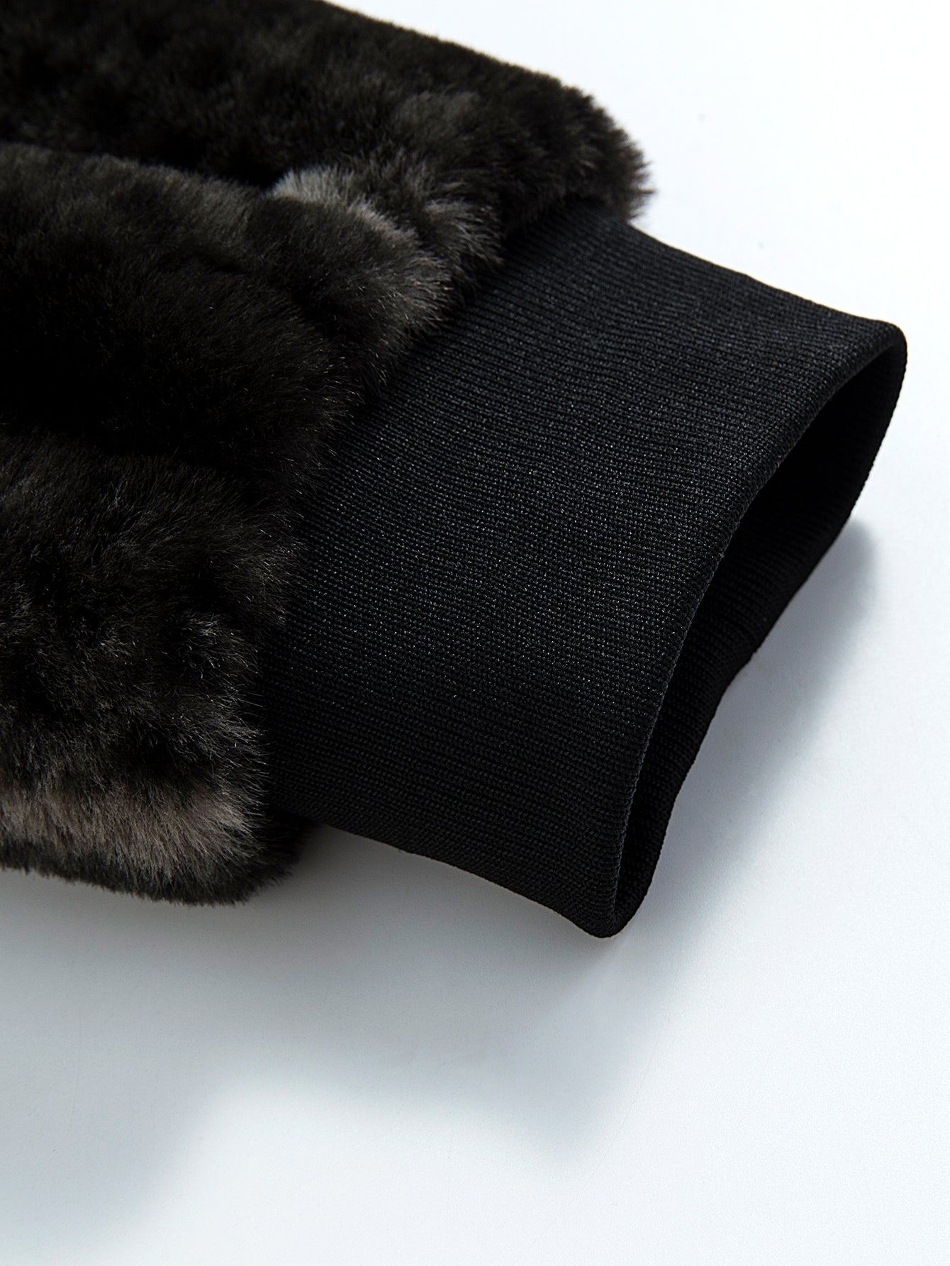 Kapuzenjacke mit Tiermuster aus Kunstfell