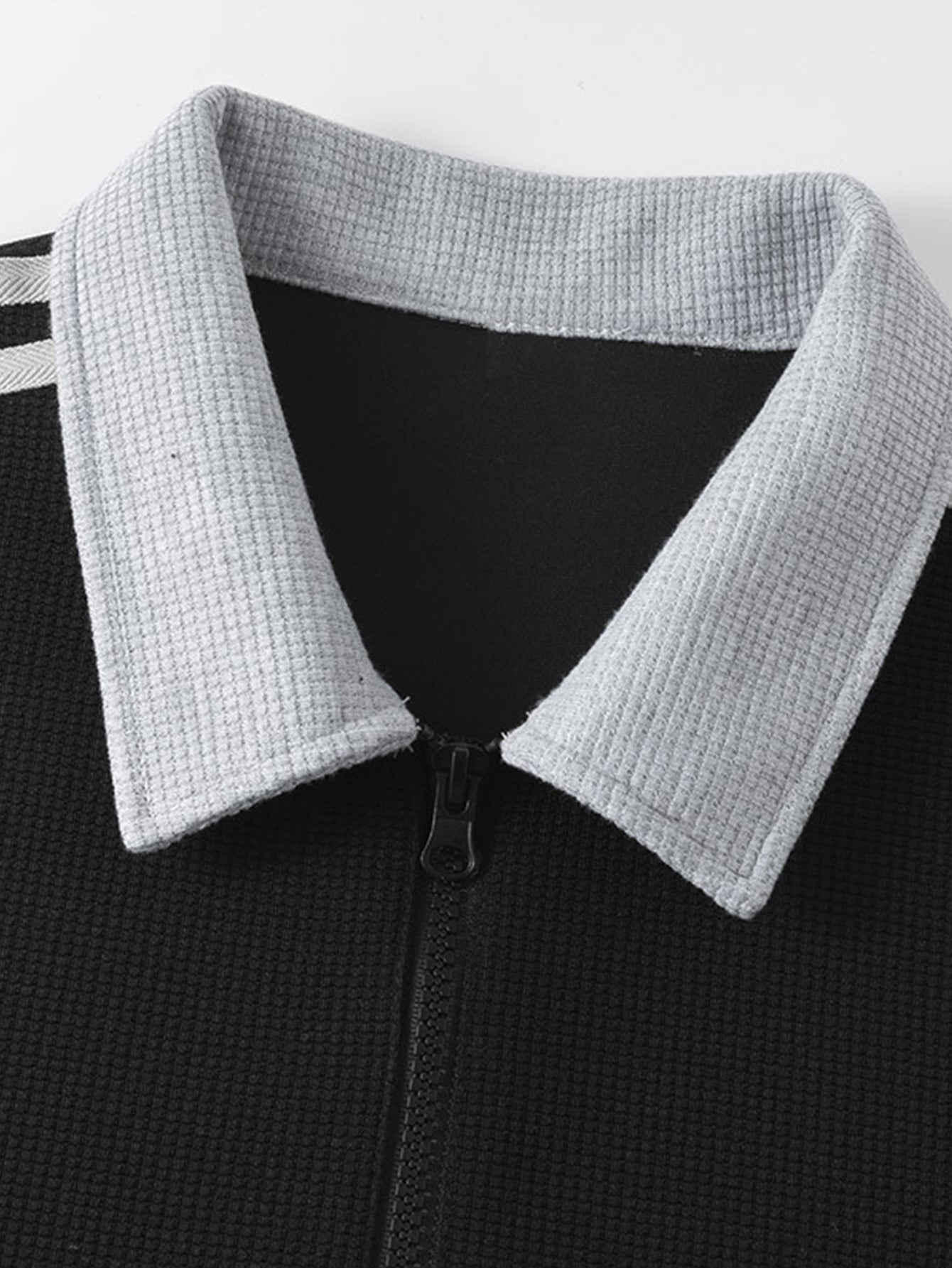 Gestreiftes Waffel-Poloshirt mit Rollkragen und Reißverschluss