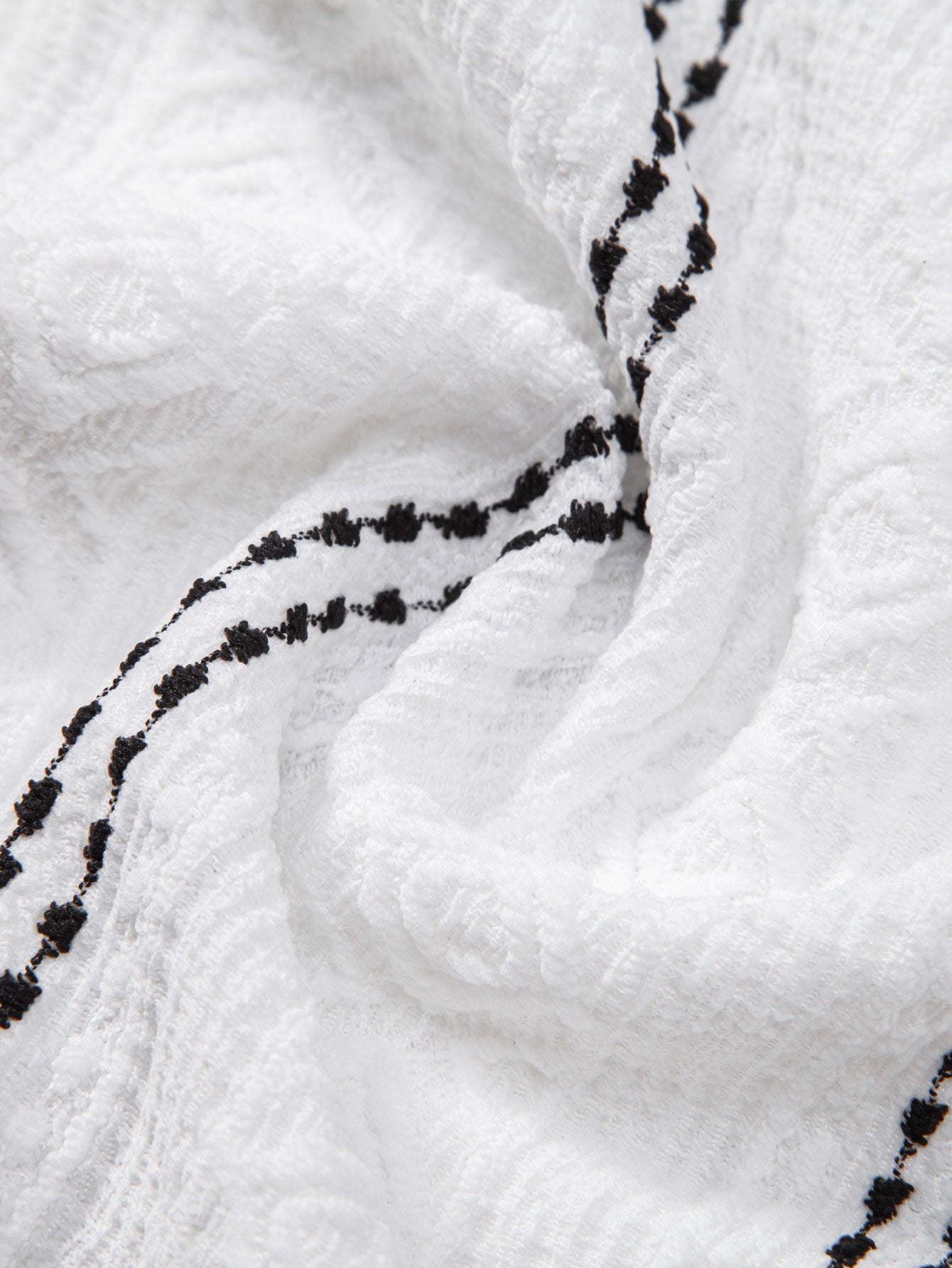 Gestreiftes Jacquard-Hemd mit Knöpfen und gerade geschnittene Leinenhose