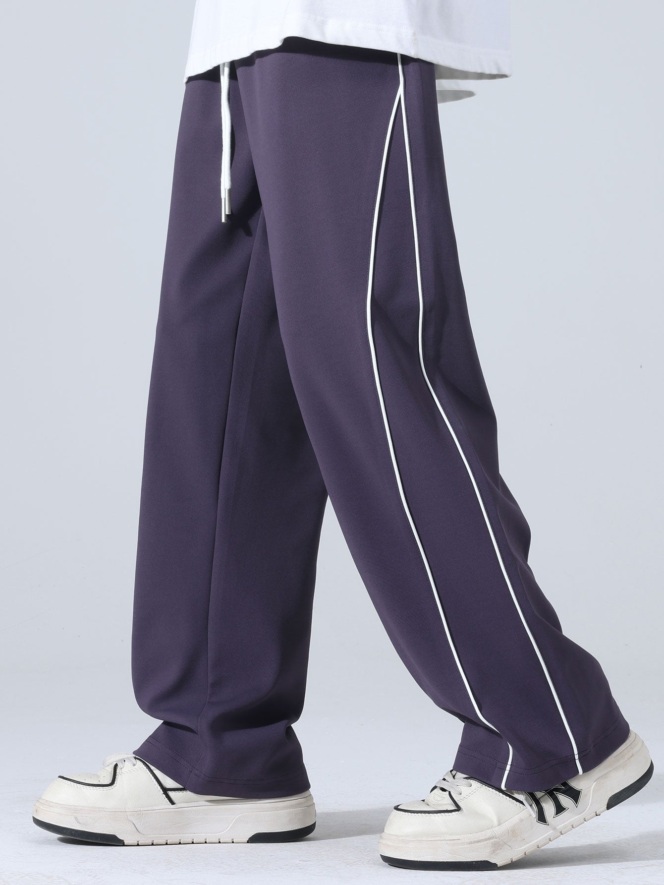 Weite Hose mit Seitenstreifen