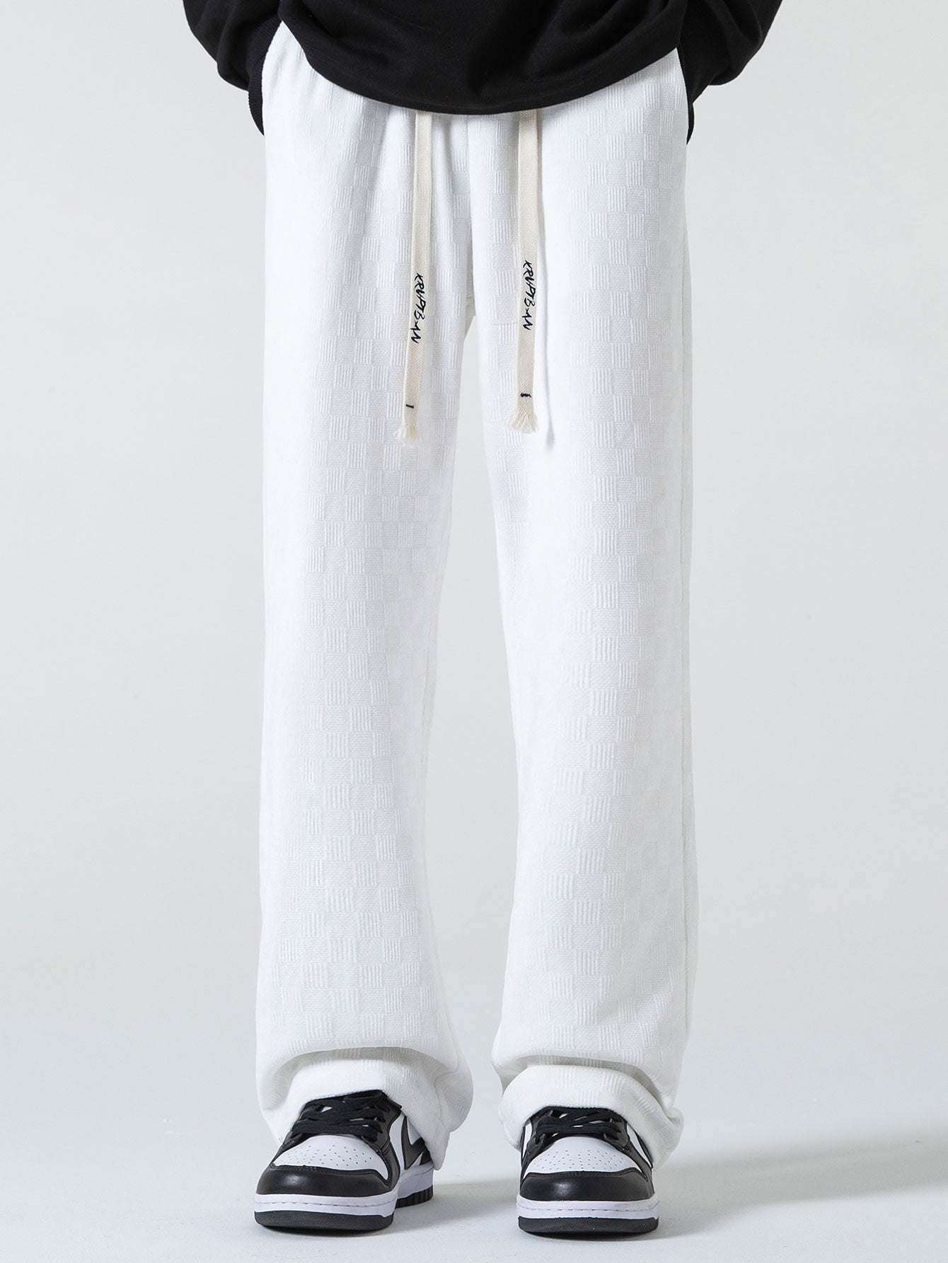 Gestreifte gerade Hose mit kariertem Design