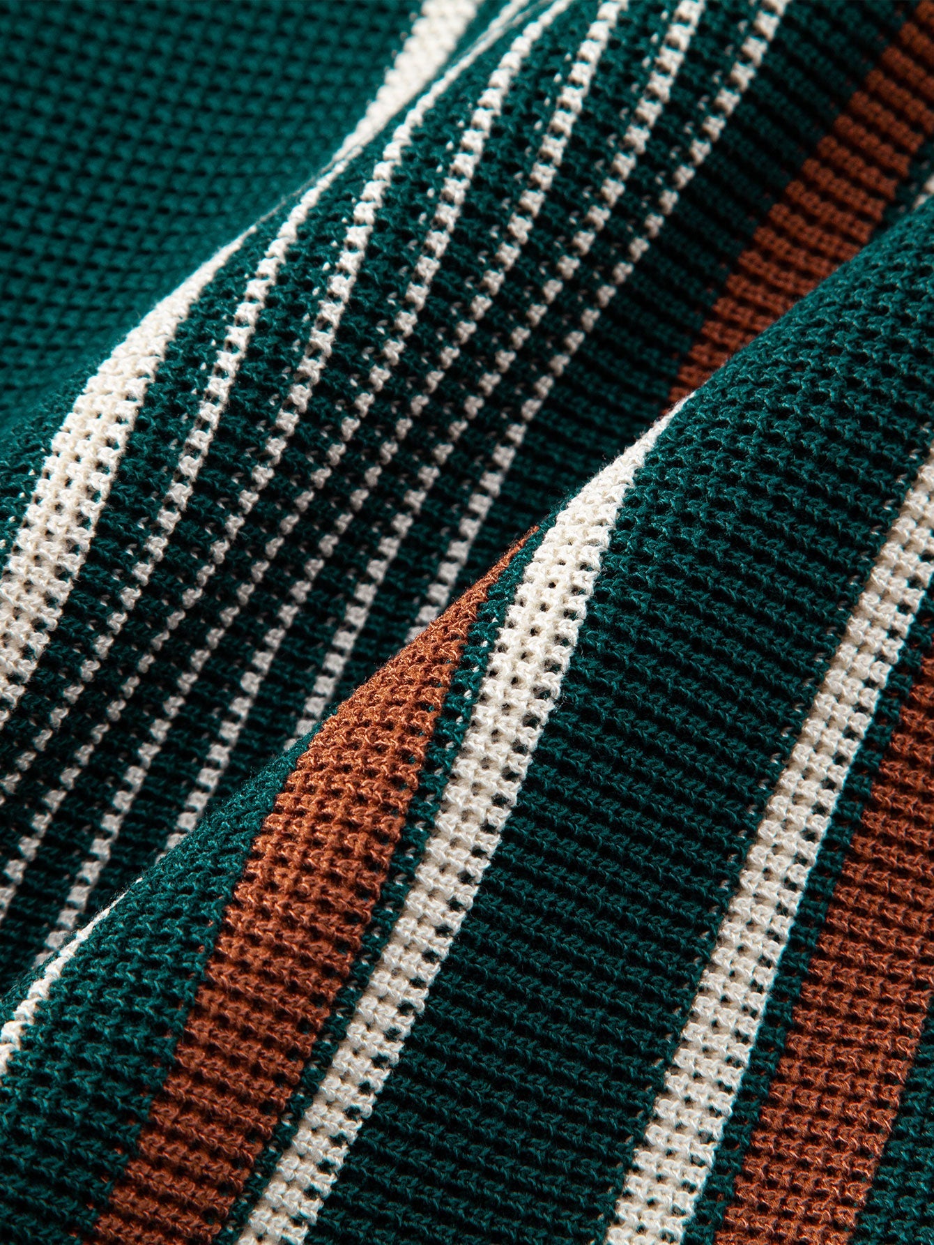 Gestreiftes Strick-Poloshirt mit Reißverschluss und gerade geschnittene Ripp-Hose