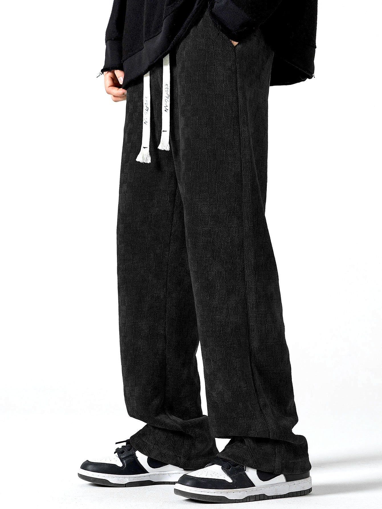 Gestreifte gerade Hose mit kariertem Design