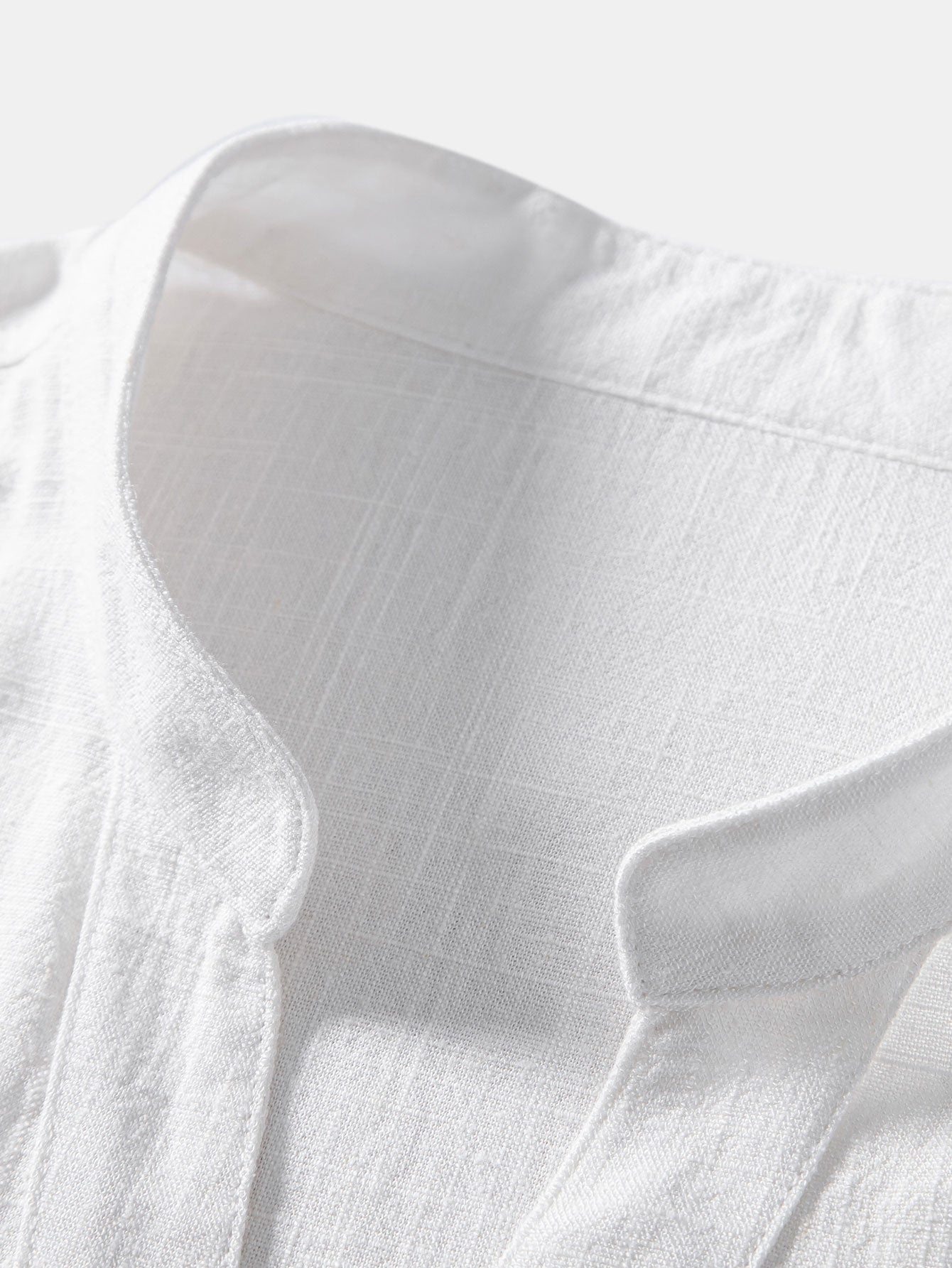 Kurzes V-Ausschnitt Hemd aus Leinen-Rayon-Mischung