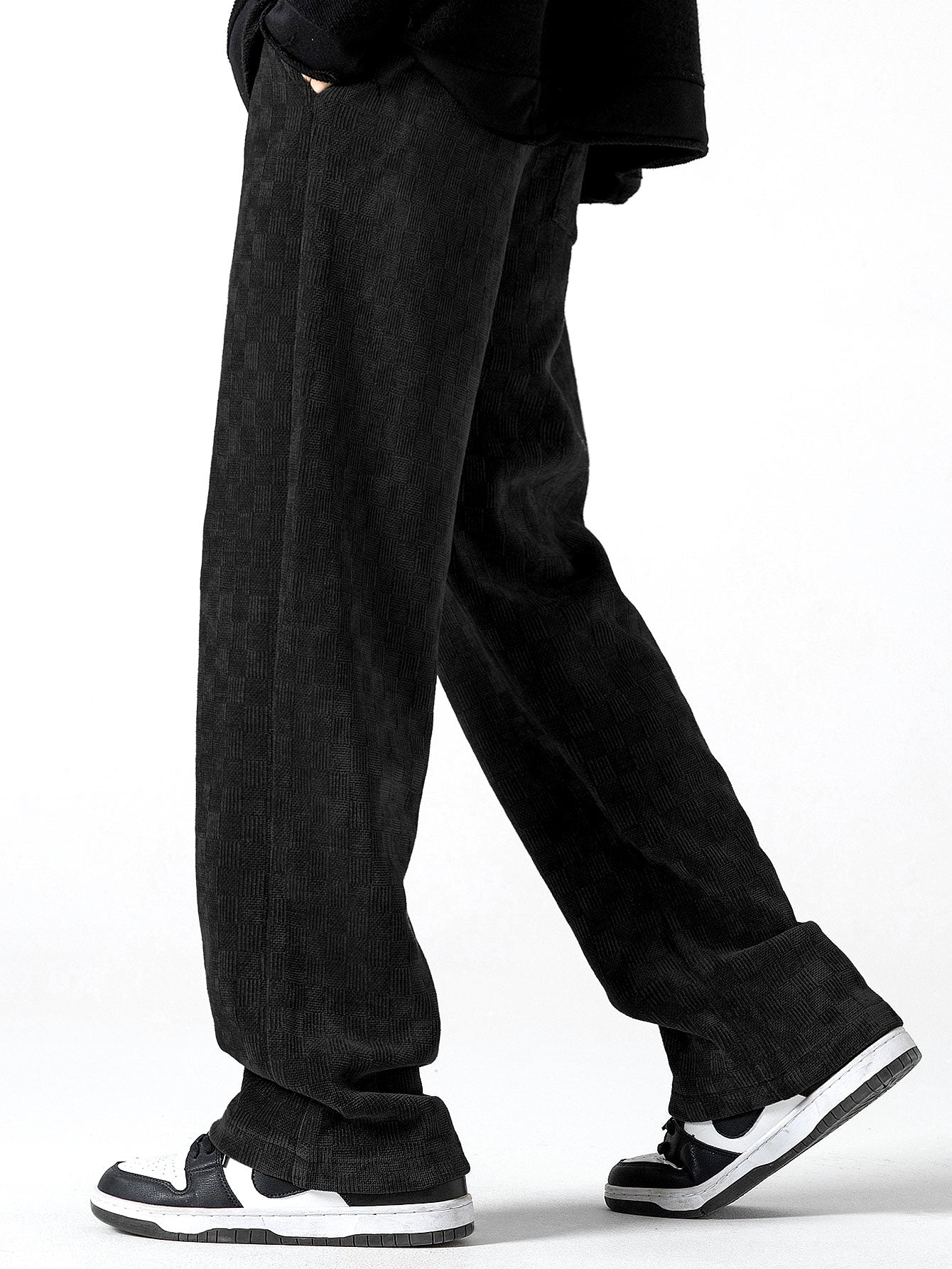 Gestreifte gerade Hose mit kariertem Design