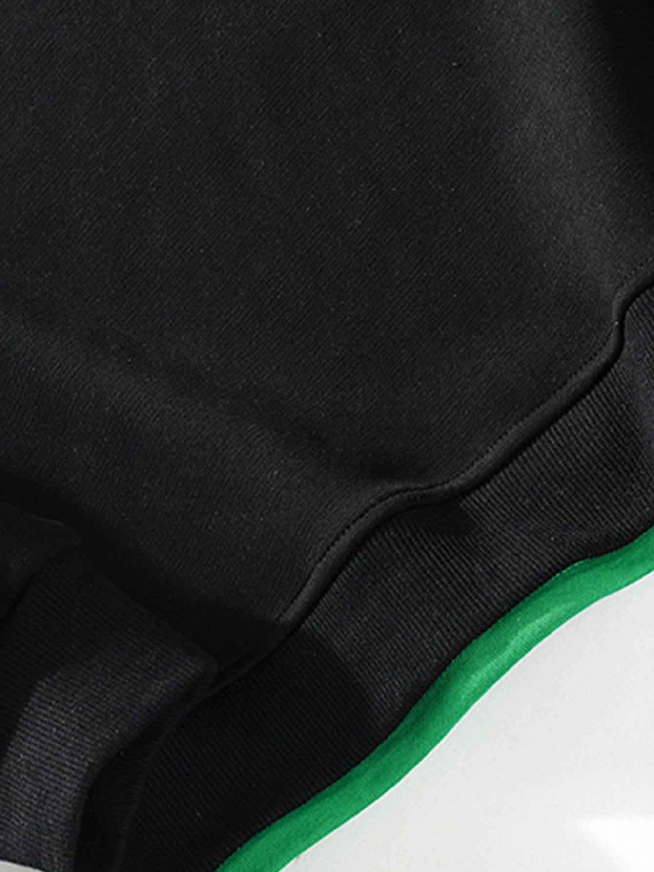 Rundhals-Sweatshirt für sitzende Locker-Styles