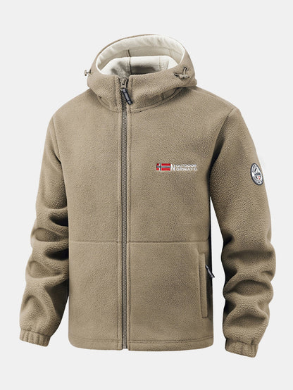 Fleecejacke mit Reißverschlusstasche und Kapuze