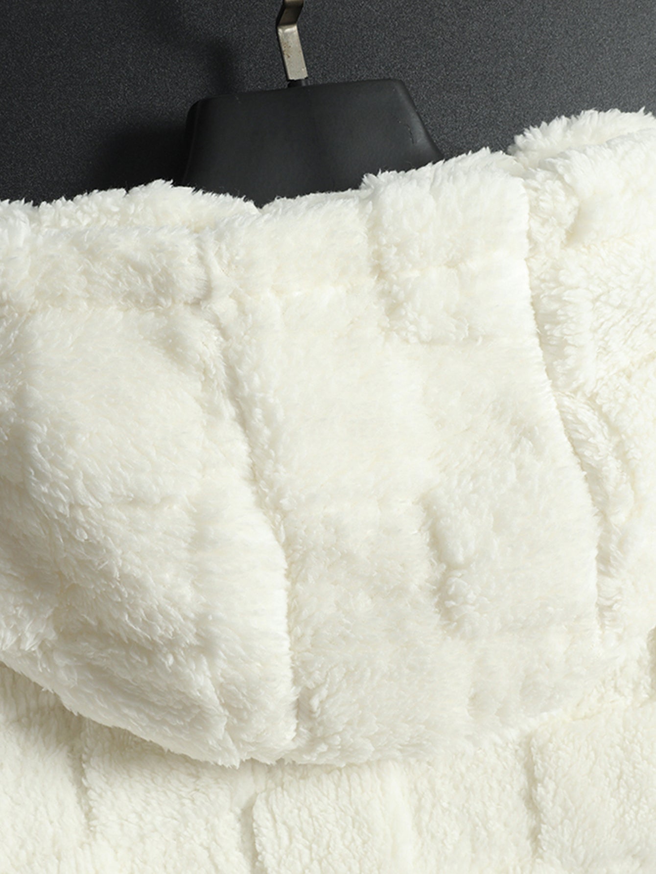 Bestickter Teddy-Kapuzenpullover mit Schachbrettmuster aus Kalifornien