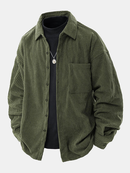 Locker sitzendes Cordhemd mit Knöpfen