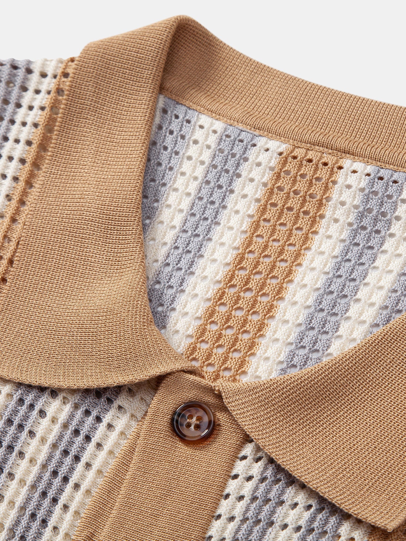 Gestreiftes Häkelshirt mit Augenloch