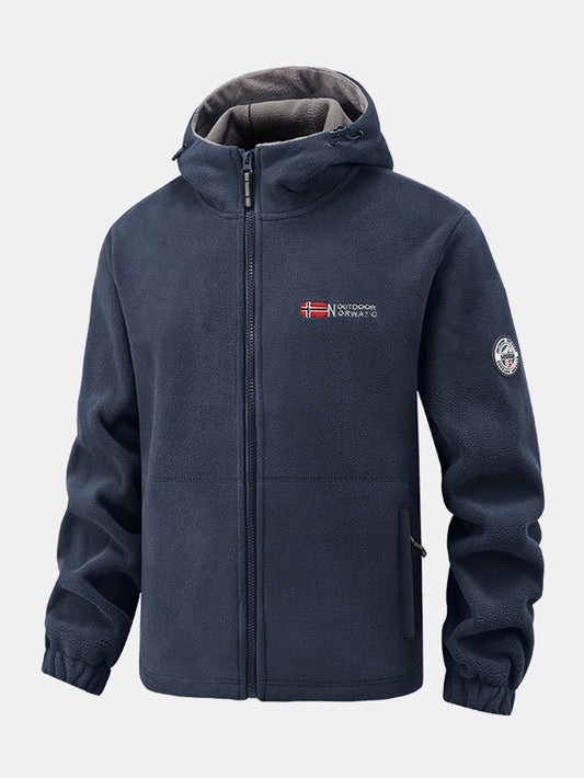 Fleecejacke mit Reißverschlusstasche und Kapuze