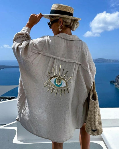 SIEGLINDE I LÄSSIGE LEINENBLUSE