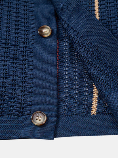 Gestreiftes Häkelhemd mit Knopfleiste