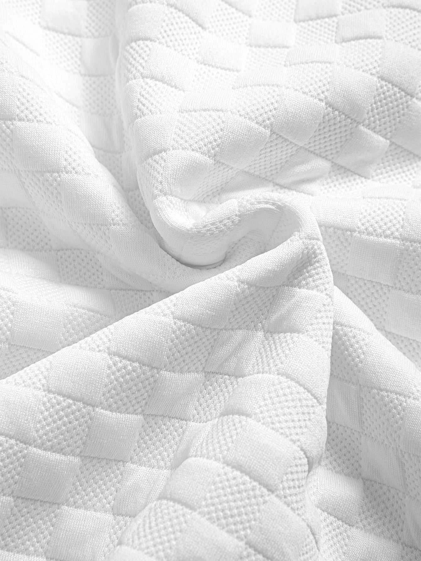 Jacquard T-Shirt mit Schachbrettmuster und Bogen-Saum