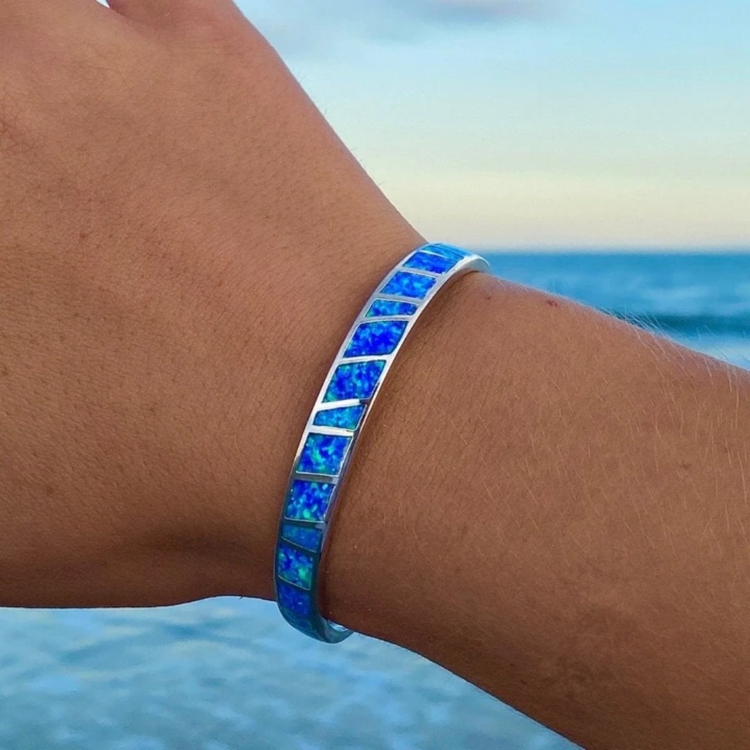 Blaue Opal- und Silberarmband