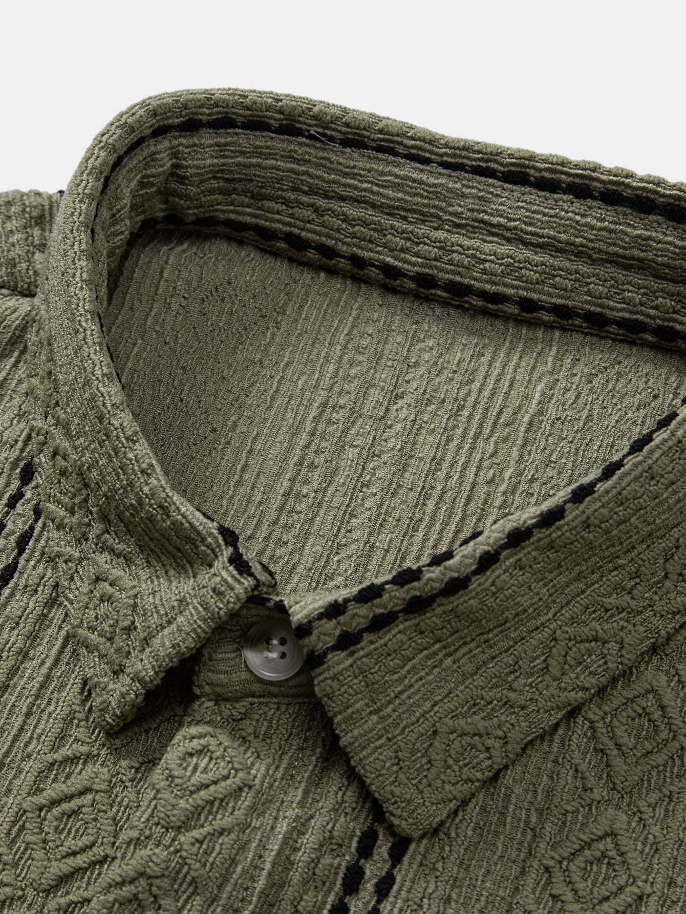 Gestreiftes Jacquard-Hemd mit Knöpfen und gerade geschnittene Leinenhose