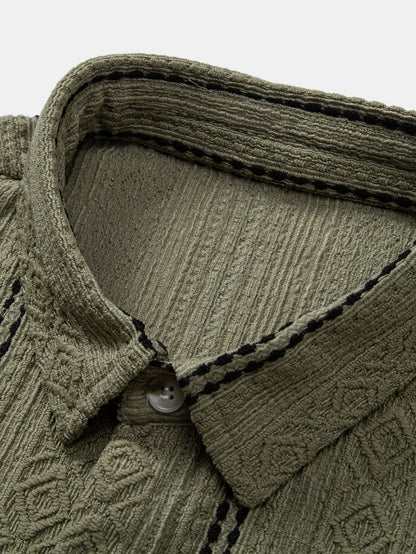 Gestreiftes Jacquard-Hemd mit Knöpfen und gerade geschnittene Leinenhose