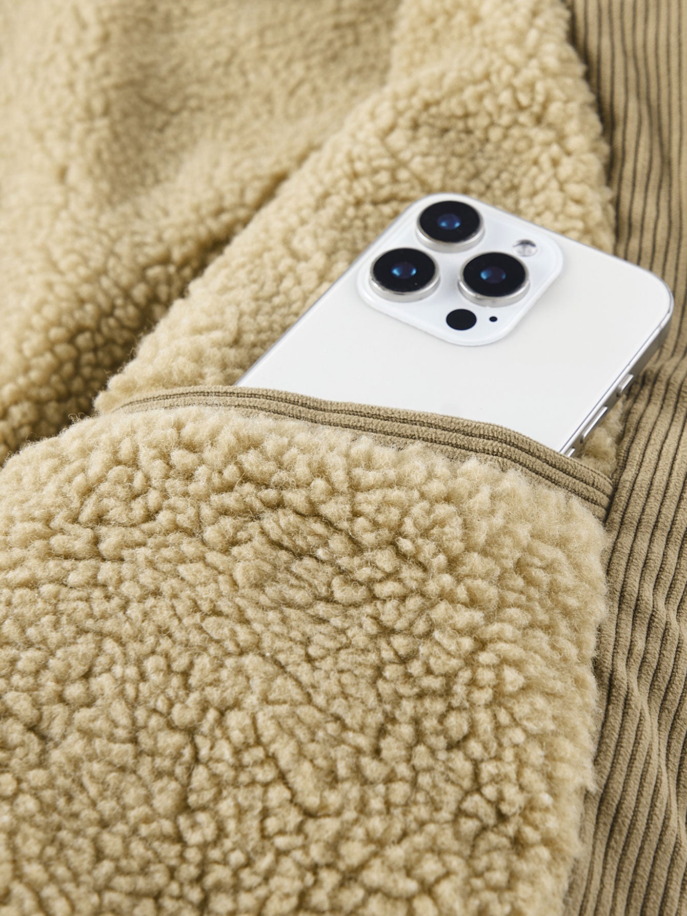 Teddy-Fleecegefütterte Cordjacke mit Knöpfen