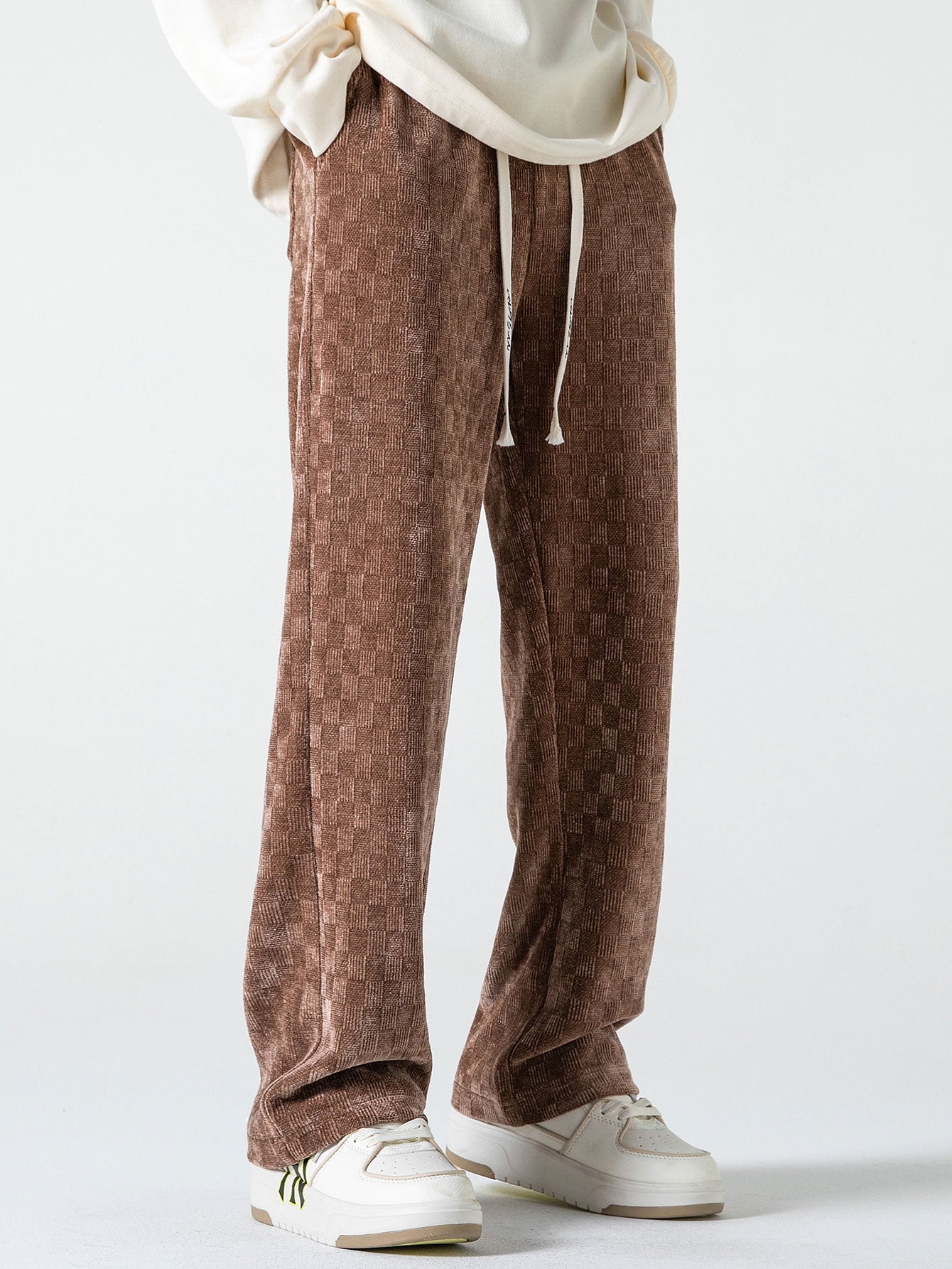 Gestreifte gerade Hose mit kariertem Design