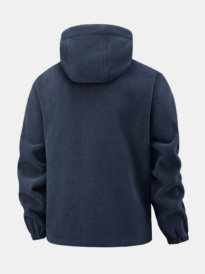 Fleecejacke mit Reißverschlusstasche und Kapuze