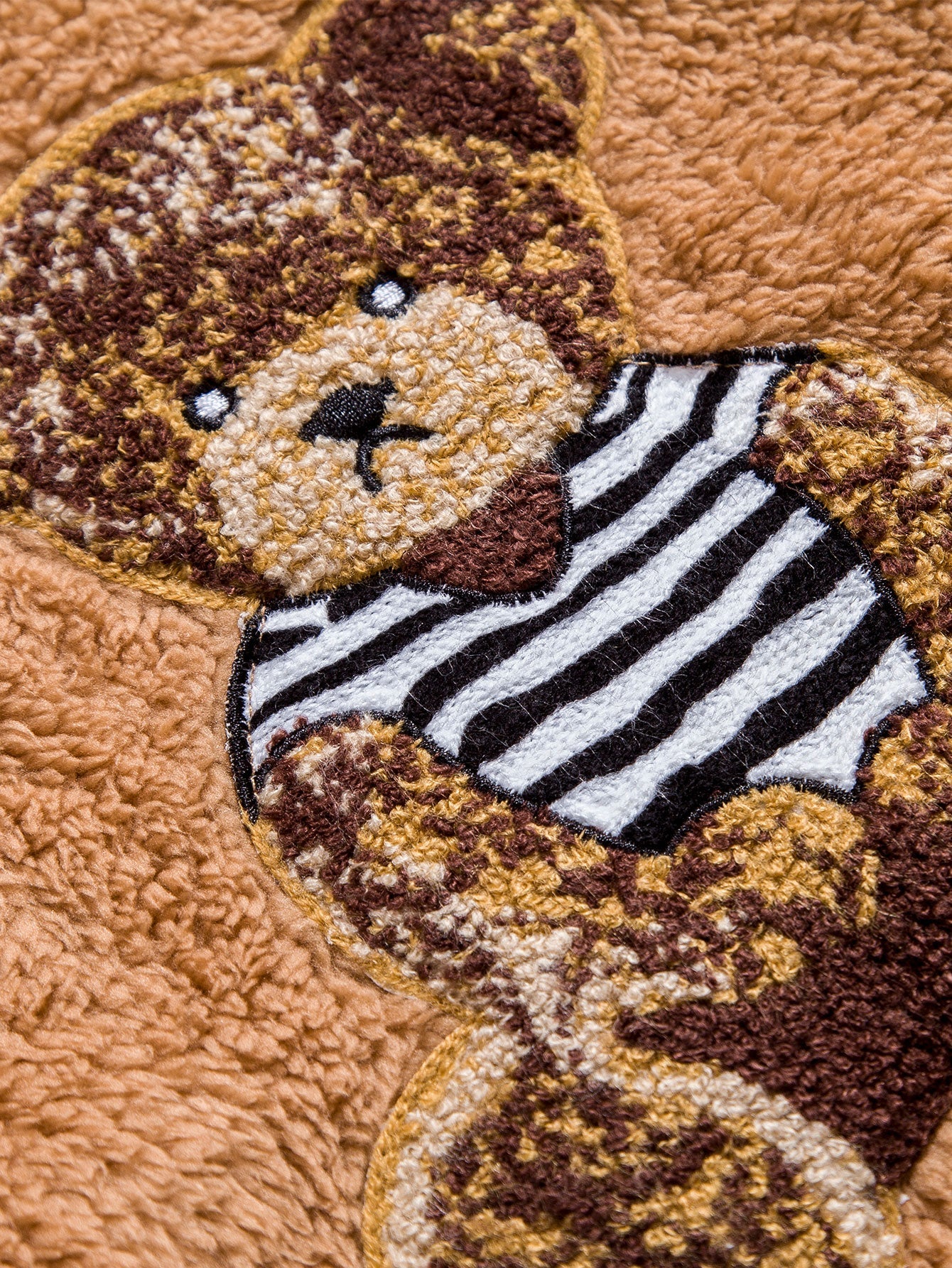 Bestickter Teddy Hoodie mit Bärenmotiv