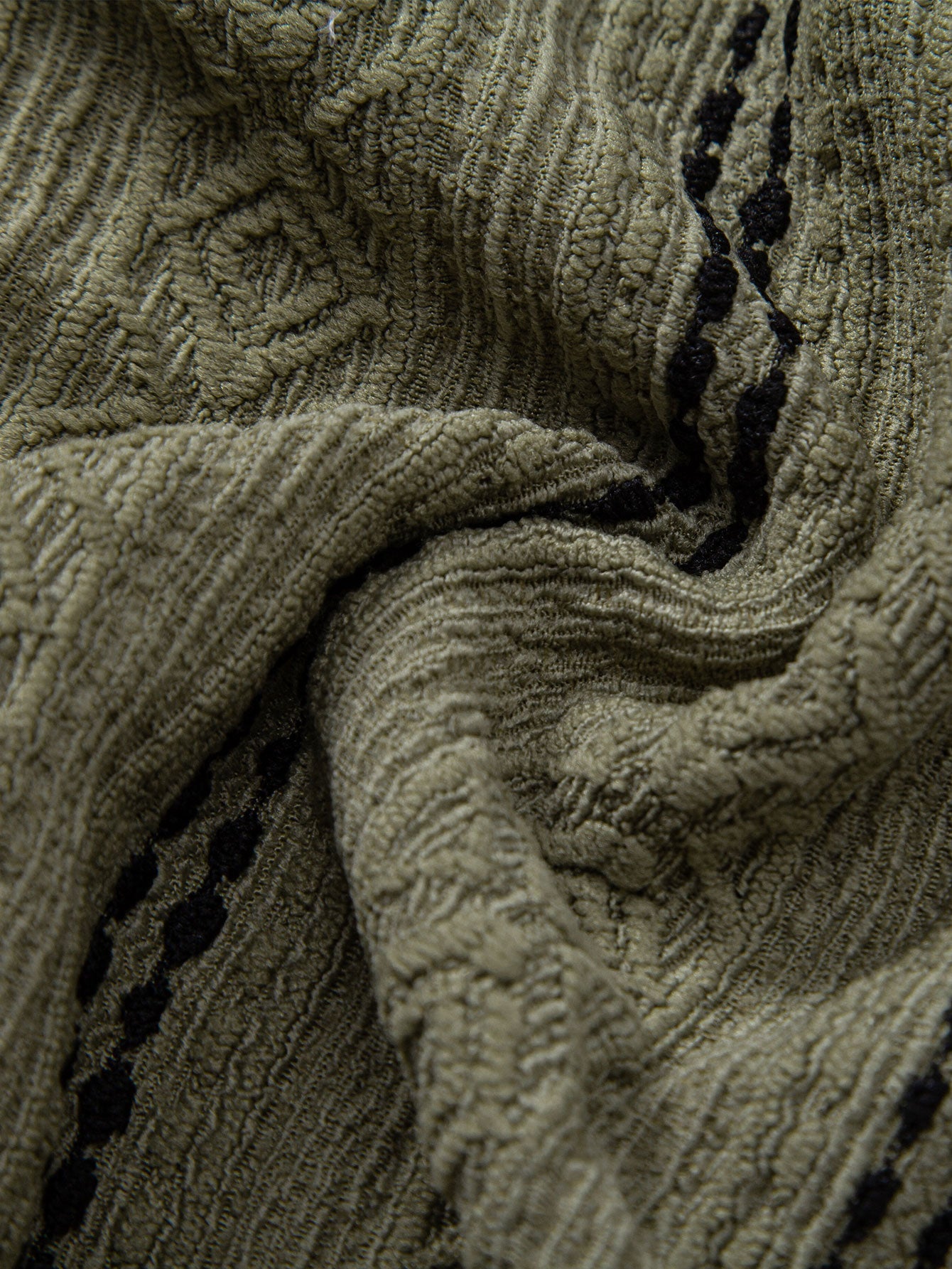 Gestreiftes Jacquard-Hemd mit Knöpfen und gerade geschnittene Leinenhose