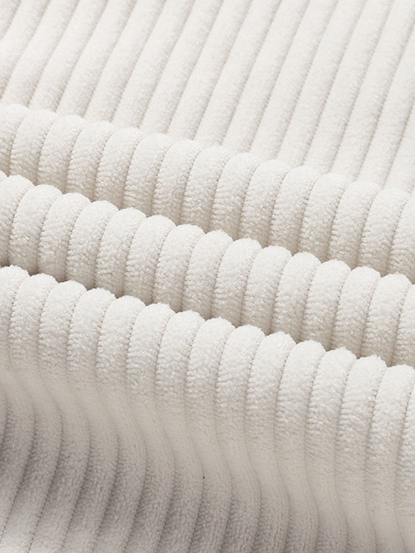 Locker sitzendes Cordhemd mit Knöpfen