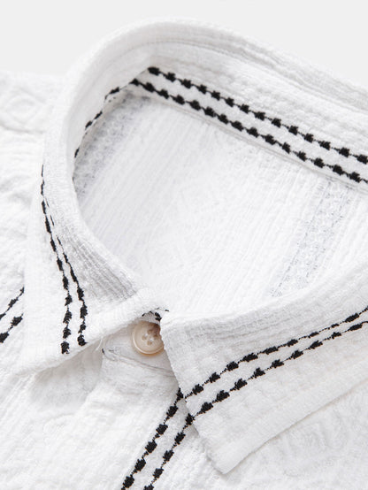 Gestreiftes Jacquard-Hemd mit Knöpfen und gerade geschnittene Leinenhose