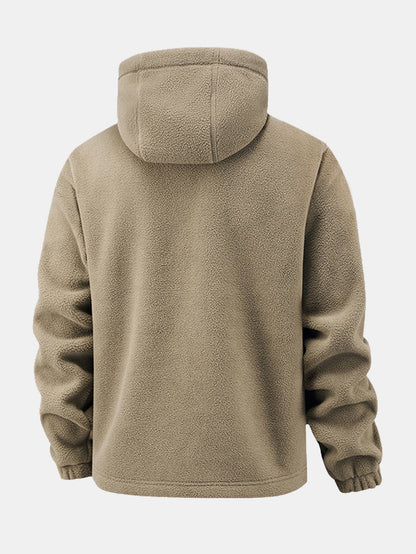 Fleecejacke mit Reißverschlusstasche und Kapuze