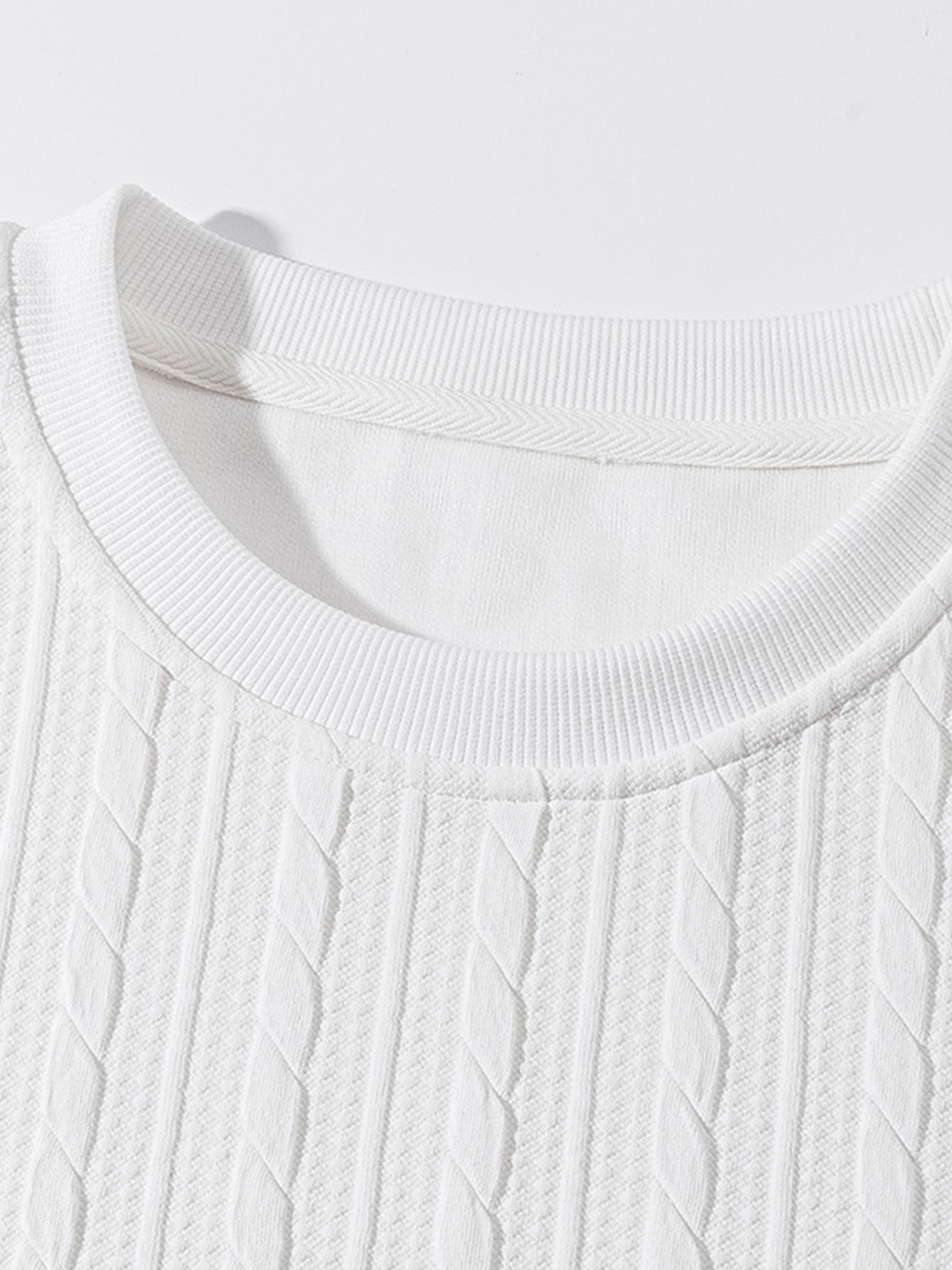 Jacquard-Sweatshirt mit Rundhalsausschnitt und Twist-Muster in lässiger Passform