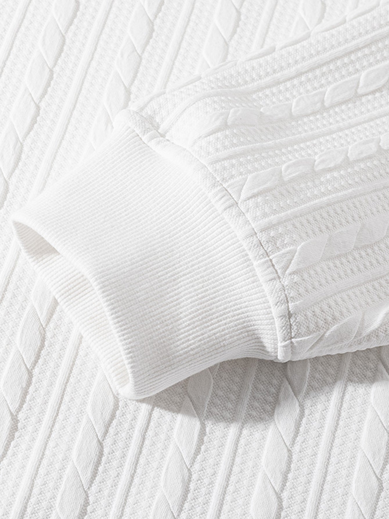 Jacquard-Sweatshirt mit Rundhalsausschnitt und Twist-Muster in lässiger Passform