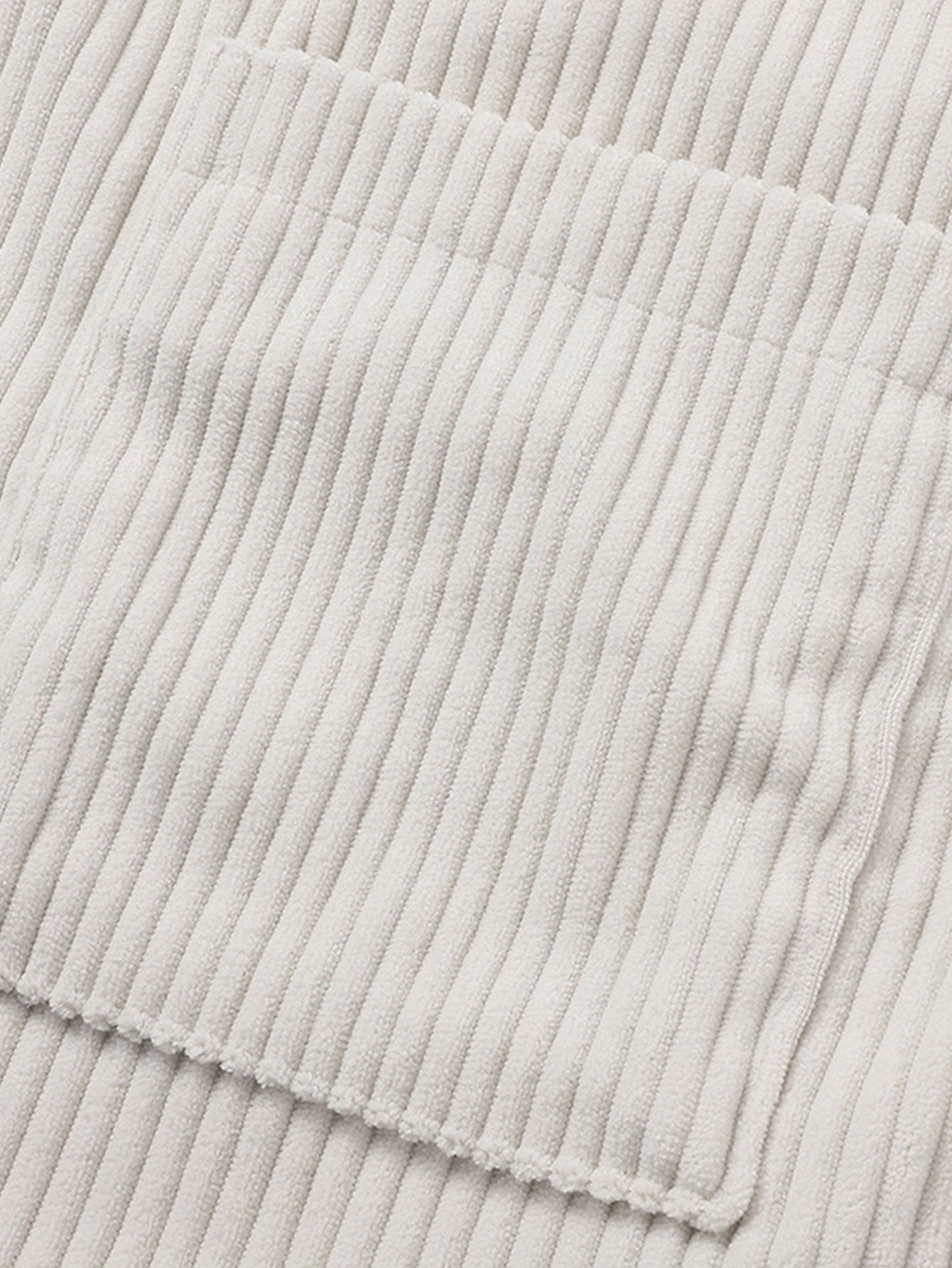 Locker sitzendes Cordhemd mit Knöpfen