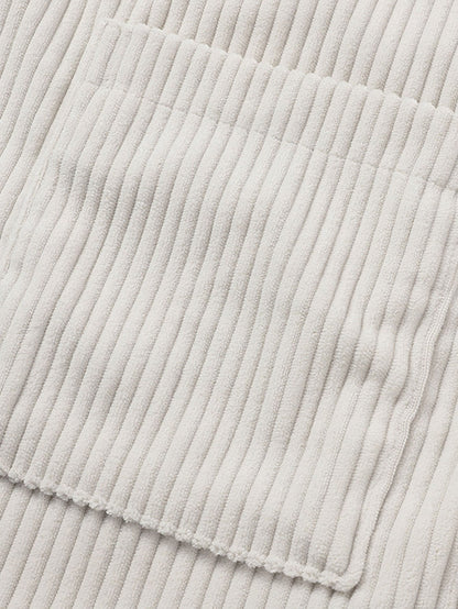 Locker sitzendes Cordhemd mit Knöpfen