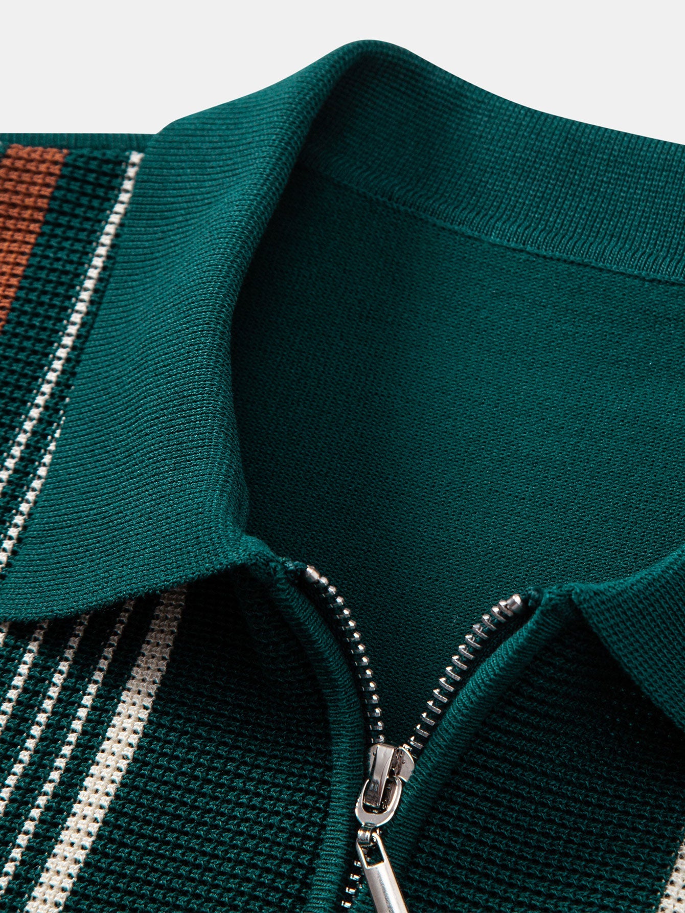 Gestreiftes Strick-Poloshirt mit Reißverschluss und gerade geschnittene Ripp-Hose