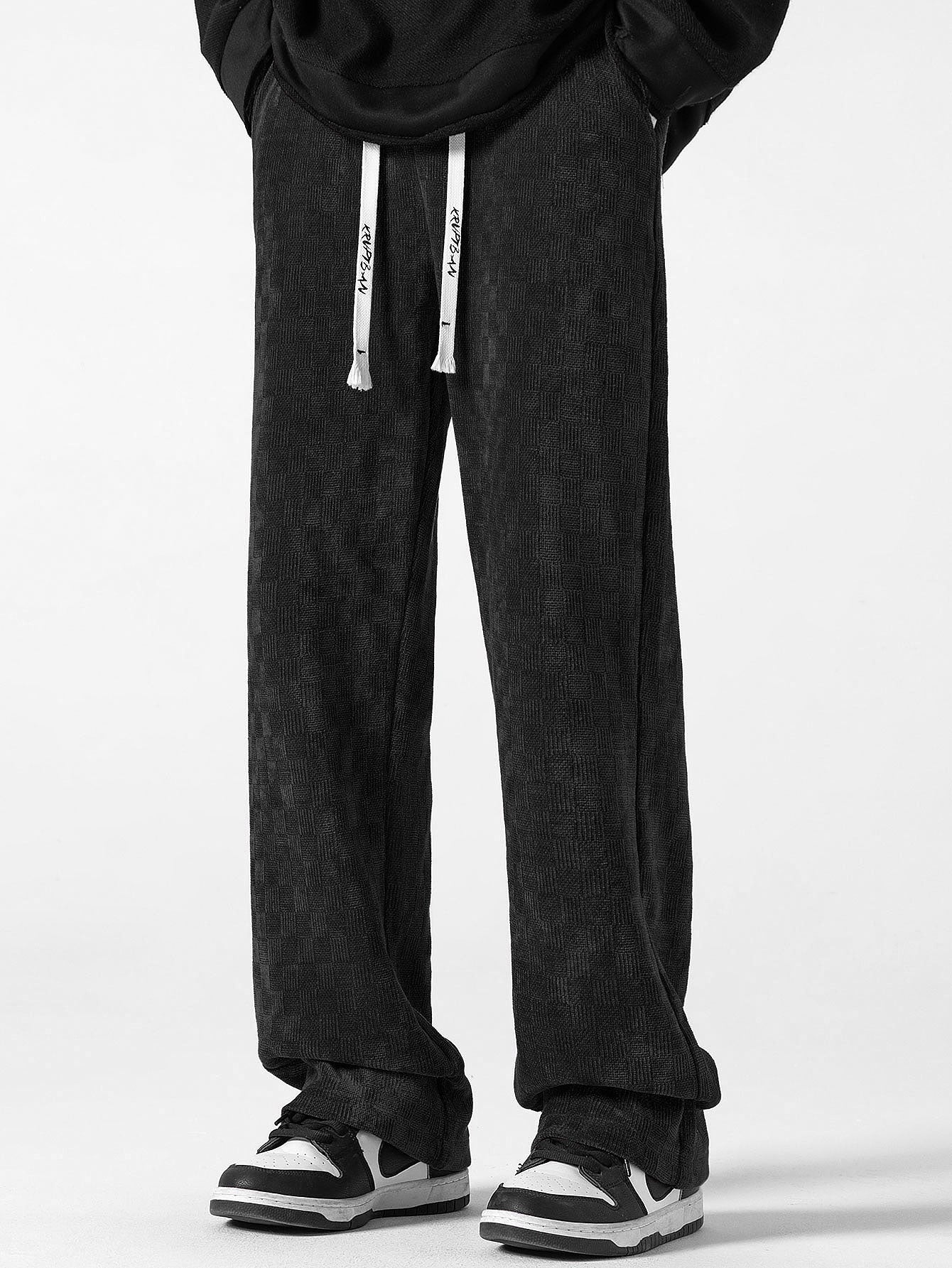 Gestreifte gerade Hose mit kariertem Design