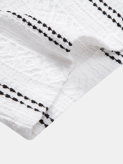 Gestreiftes Jacquard-Hemd mit Knöpfen und gerade geschnittene Leinenhose