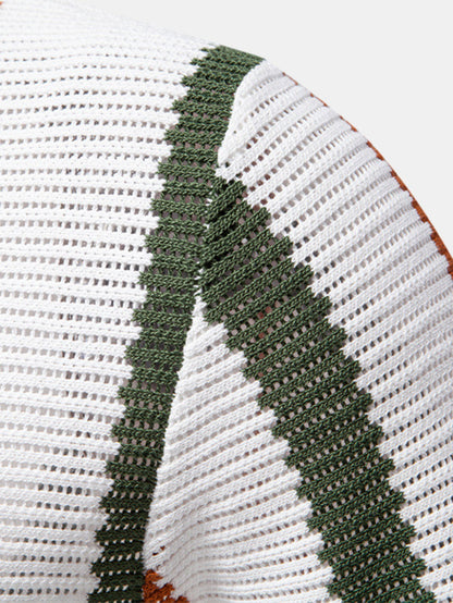 Gestreiftes V-Ausschnitt Strick-Poloshirt und gerade geschnittene Leinenhose