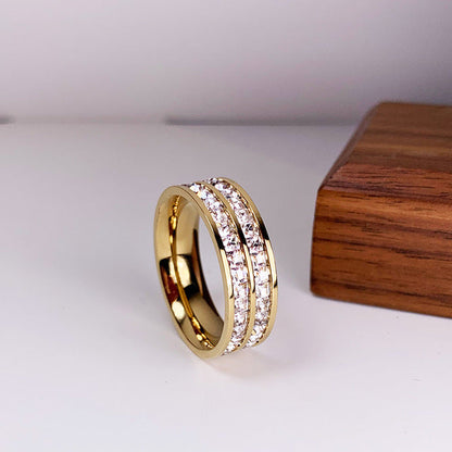 Eleganter Ring mit doppeltem Zirkonia-Einlage