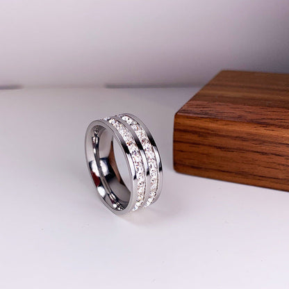 Eleganter Ring mit doppeltem Zirkonia-Einlage