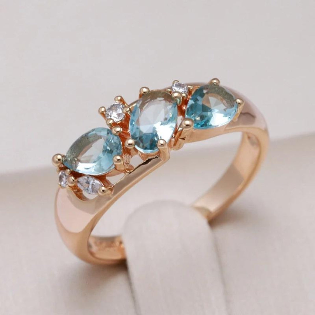 Goldring mit blauen Zirkonia