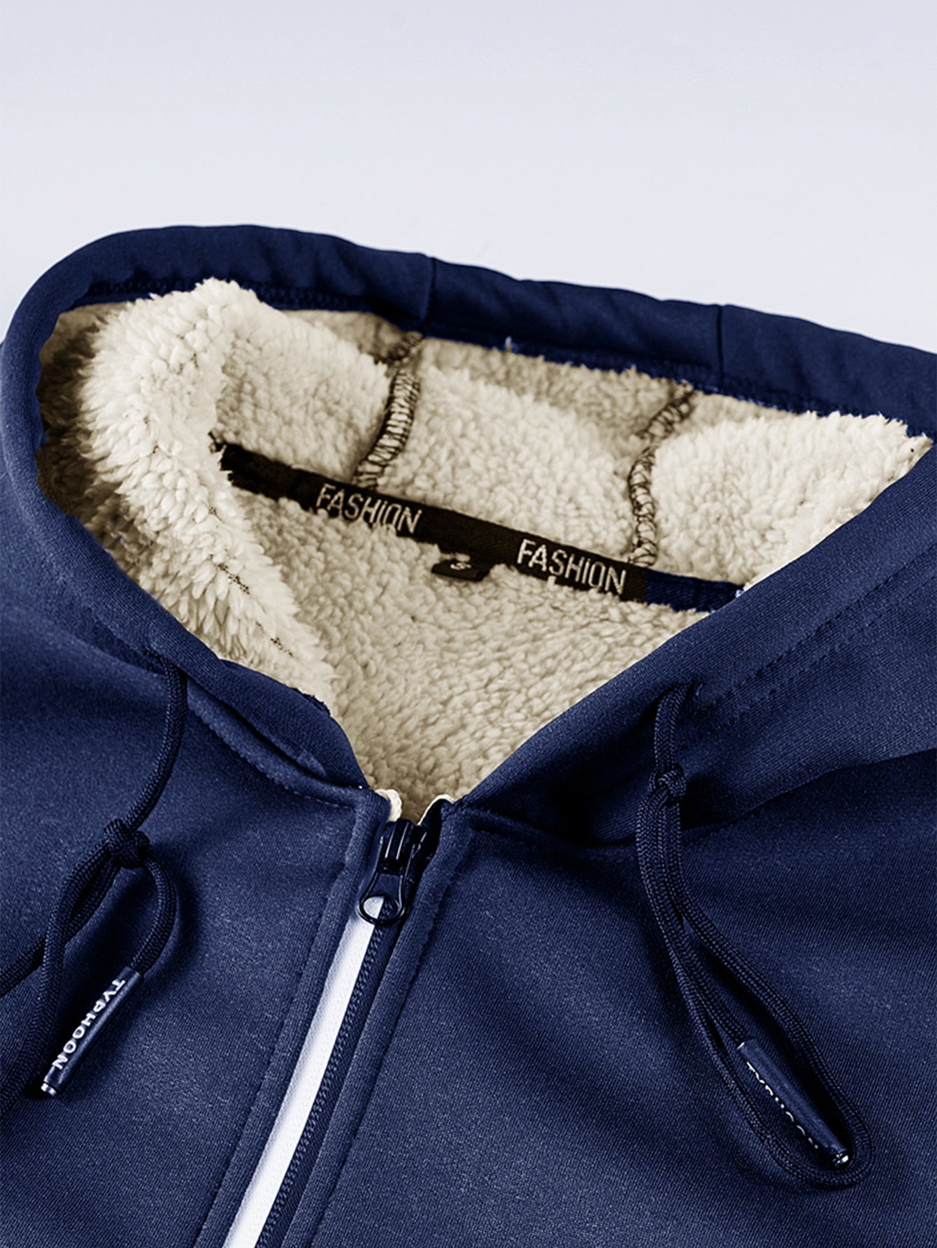 Fleecegefütterter Kapuzenpullover mit praktischer Reißverschlusstasche