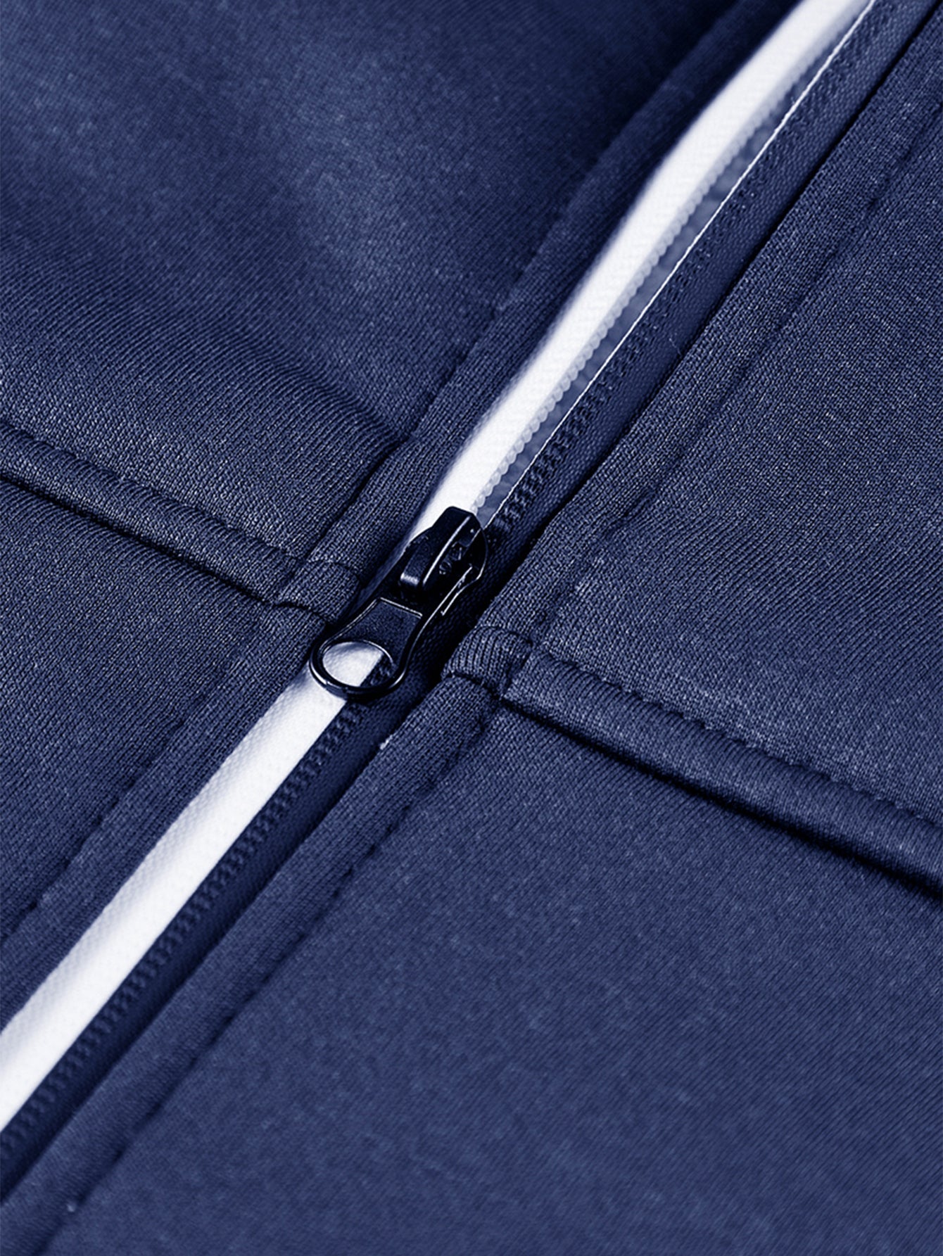 Fleecegefütterter Kapuzenpullover mit praktischer Reißverschlusstasche