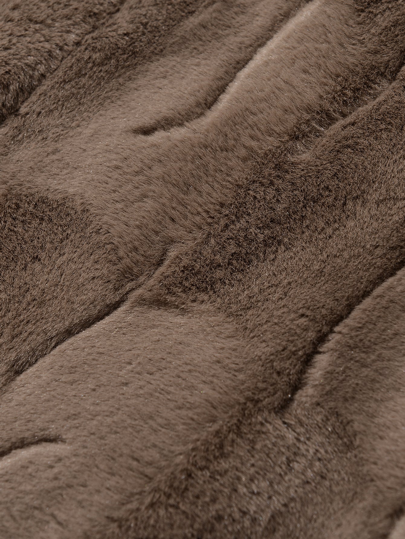 Langärmeliger Kunstpelz-Mantel mit Schalkragen