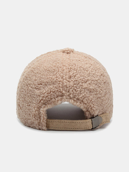 Plüschige und warme Baseballmütze aus Kunstwildleder