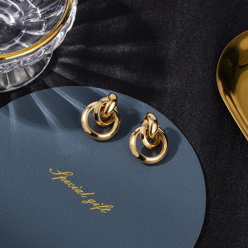 Luxuriöse Goldohrringe